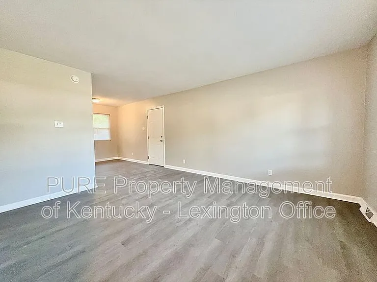 2408 Shandon Dr — Photo 4