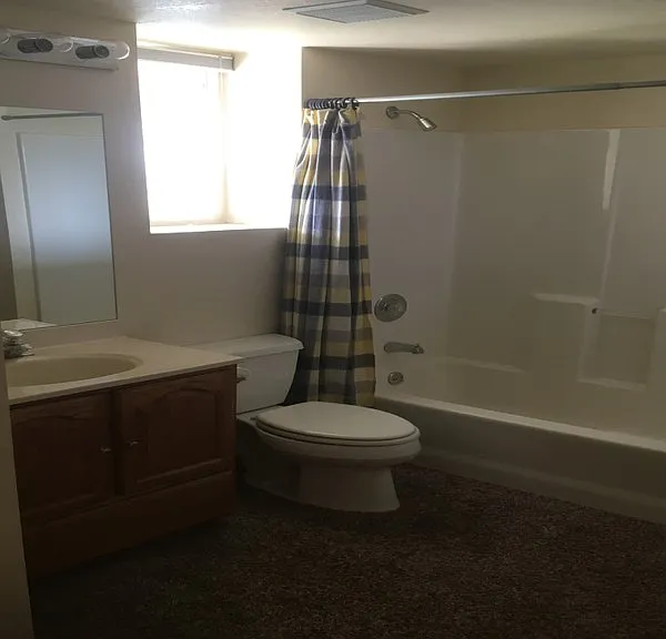 1186 E 3075 N — Photo 3