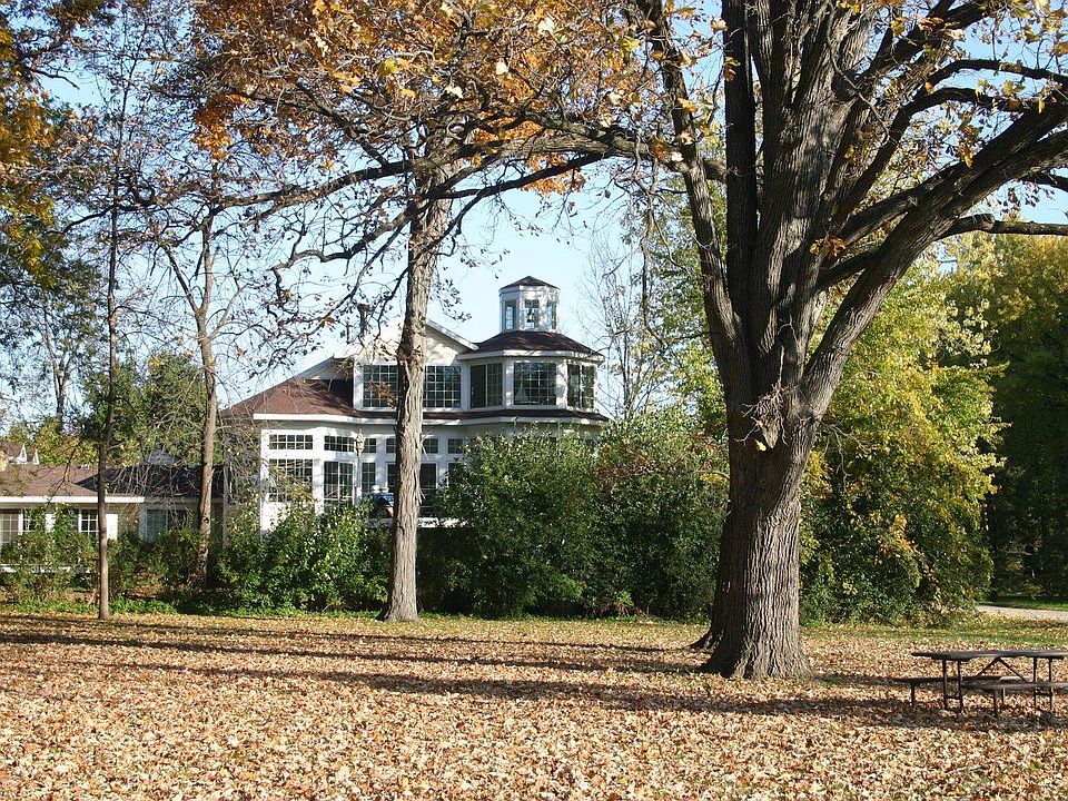 The right hand side of this picture is the lake side of this house. The left hand side is the original house, now a seperate living unit.