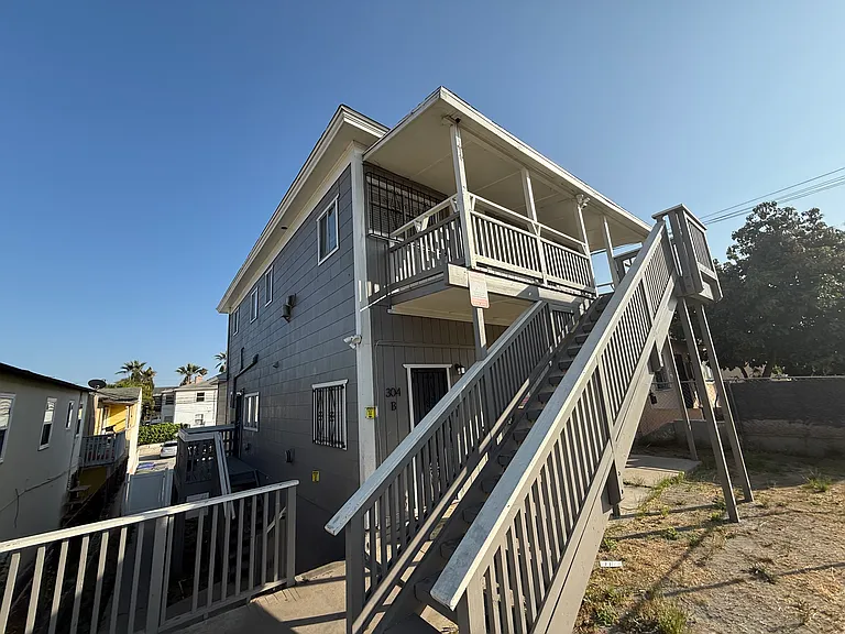 306 E 4th St #306B — Photo 13