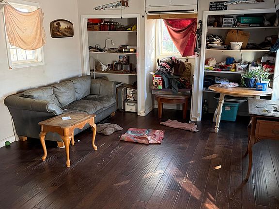 3rd image of 1226 Warren Rd