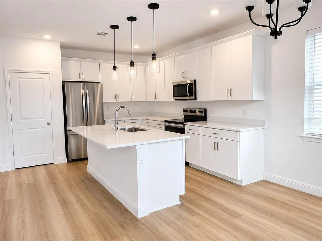 4 bed, 3.0 bath, 2012 sqft, $3,500 — Photo 2