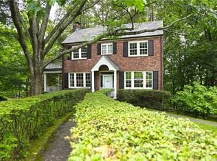 82 Grandview Dr, Mount Kisco, NY 10549