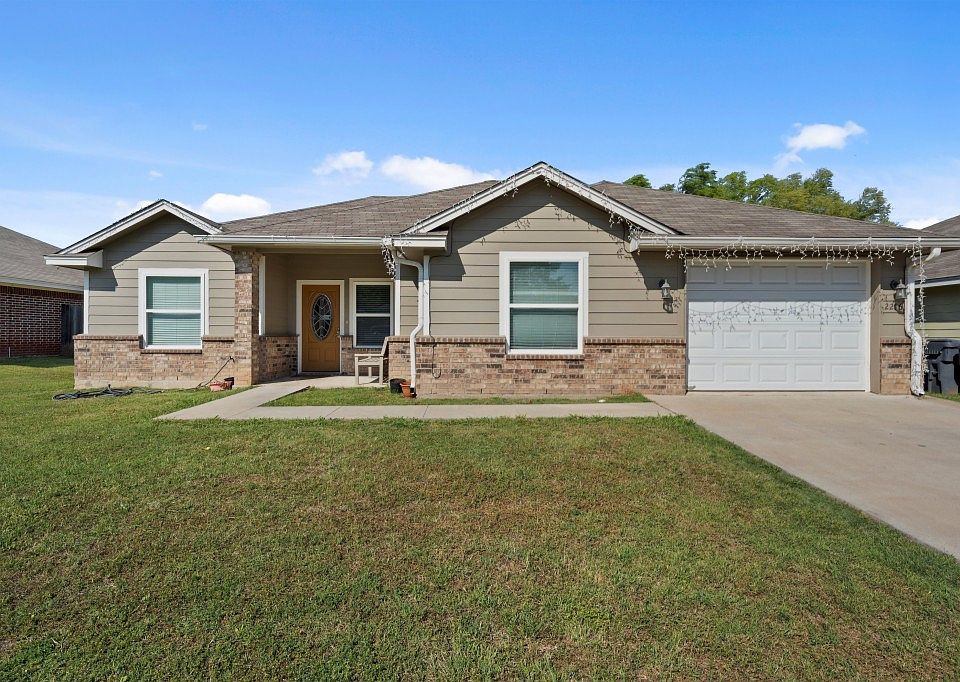 1st image of 2216 Autumn Woods Dr