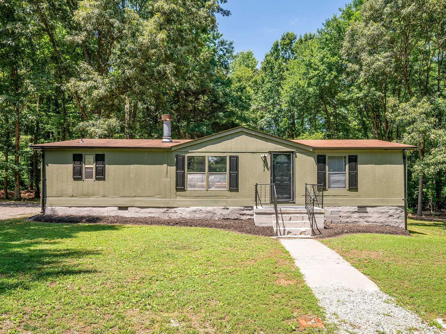 3 bed, 1152 sqft, $1,947 — Photo 4