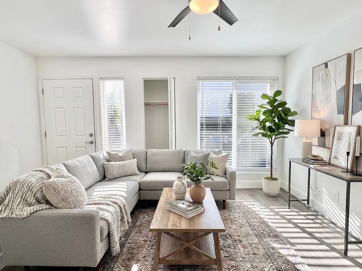 2 bed, 950 sqft, $1,895 — Photo 2