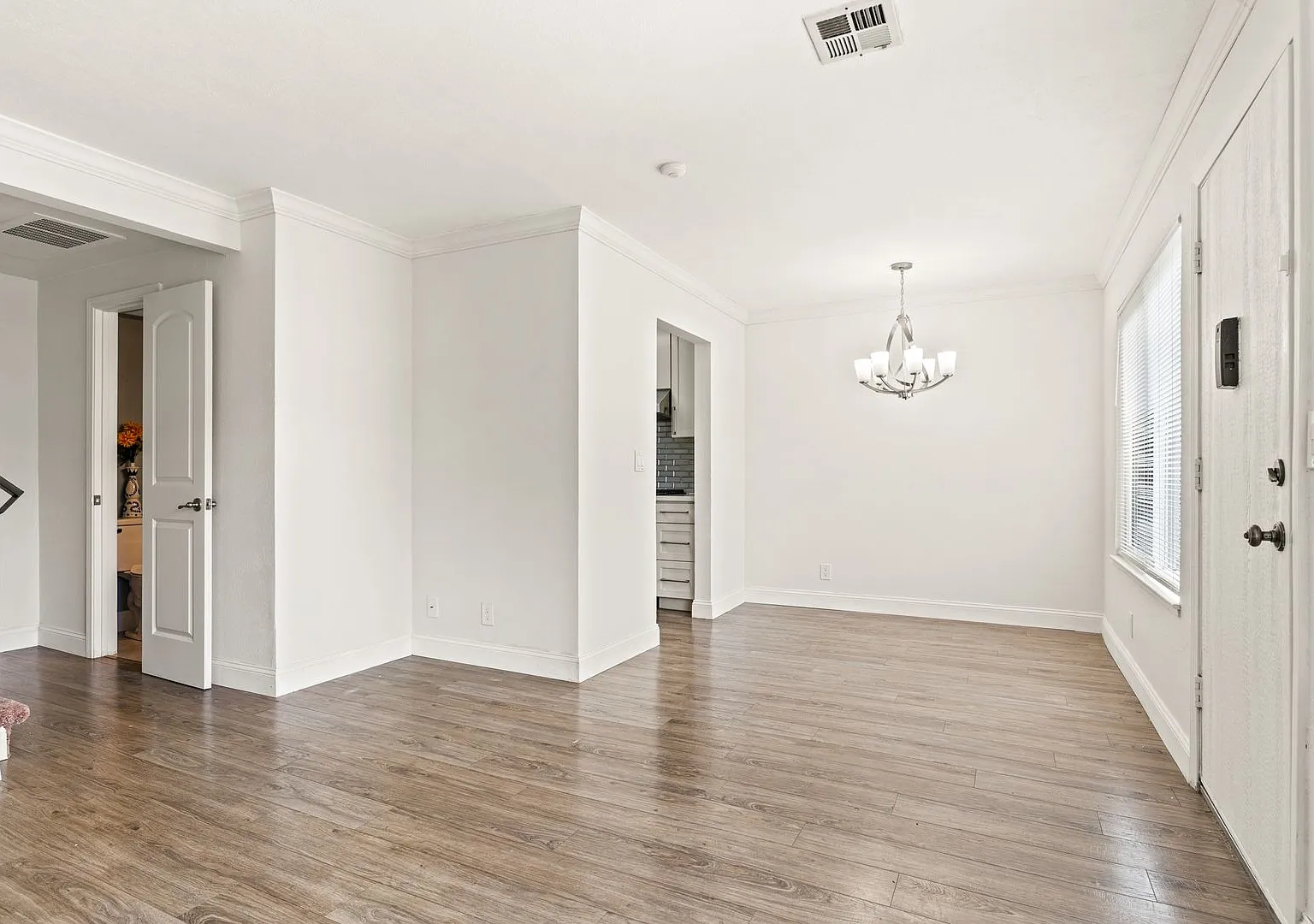 Spacious & Updated 2-Bedroom Townhouse in Union City | In-Unit Laundry & Modern Kitchen — Photo 4