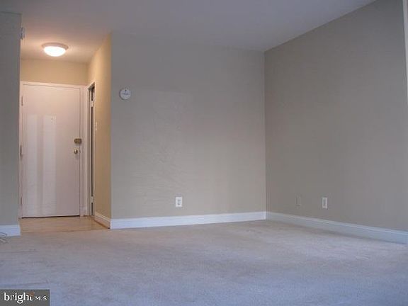 3rd image of 1210 N Taft St APT 212