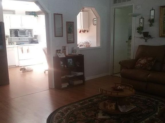 5th image of 251 Glenwood Dr