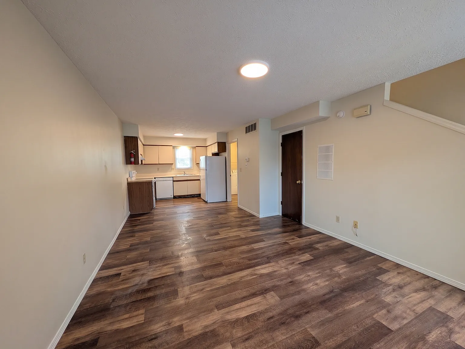 2 bed, 2.5 bath, 1112 sqft, $895 — Photo 1