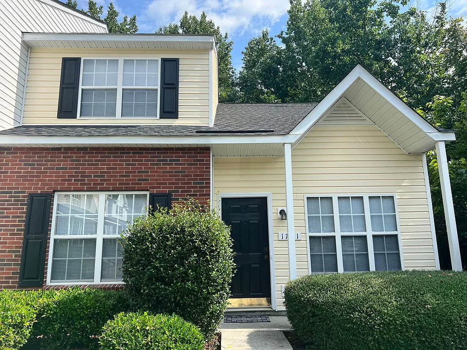 1781 Forest Side Ln