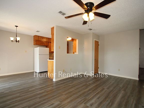 4th image of 3903A Hereford Ln
