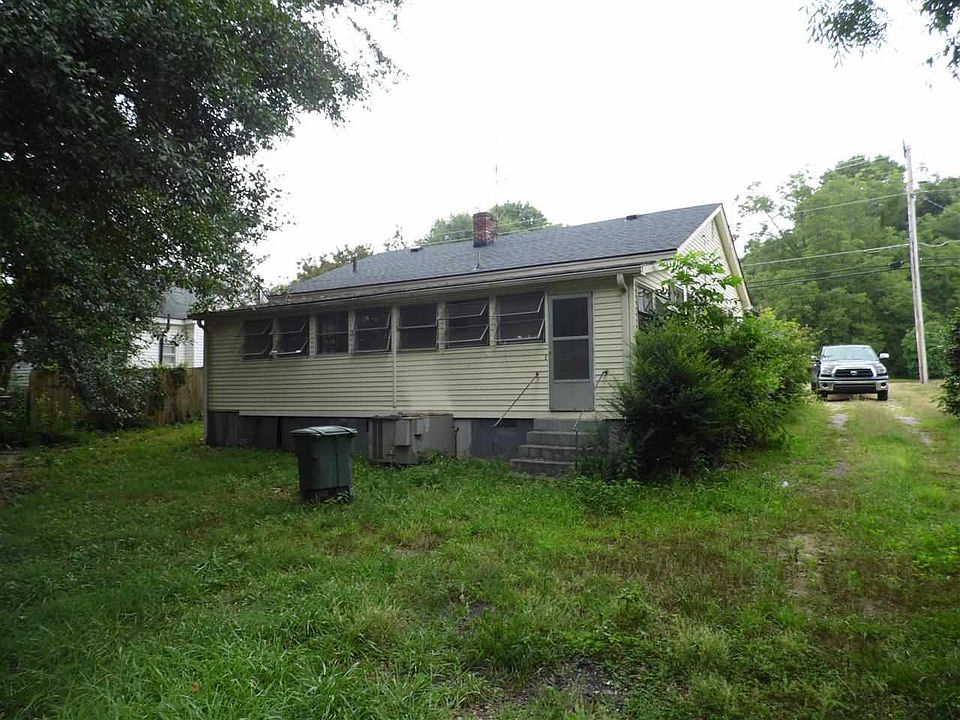 2nd image of 908 E Main St