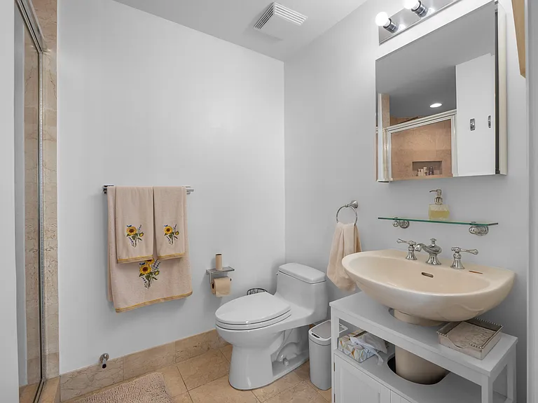 111 SE 8th Ave #705 — Photo 7