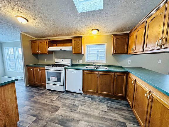 5th image of 9933 Newport Ct #98