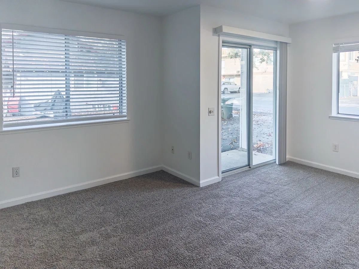 912 Clark St — Photo 3