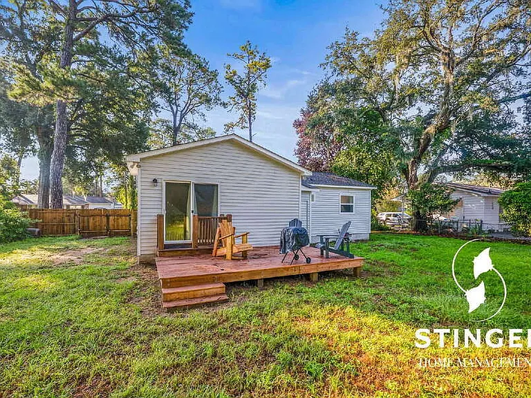 907 Belleview Cir W — Photo 31