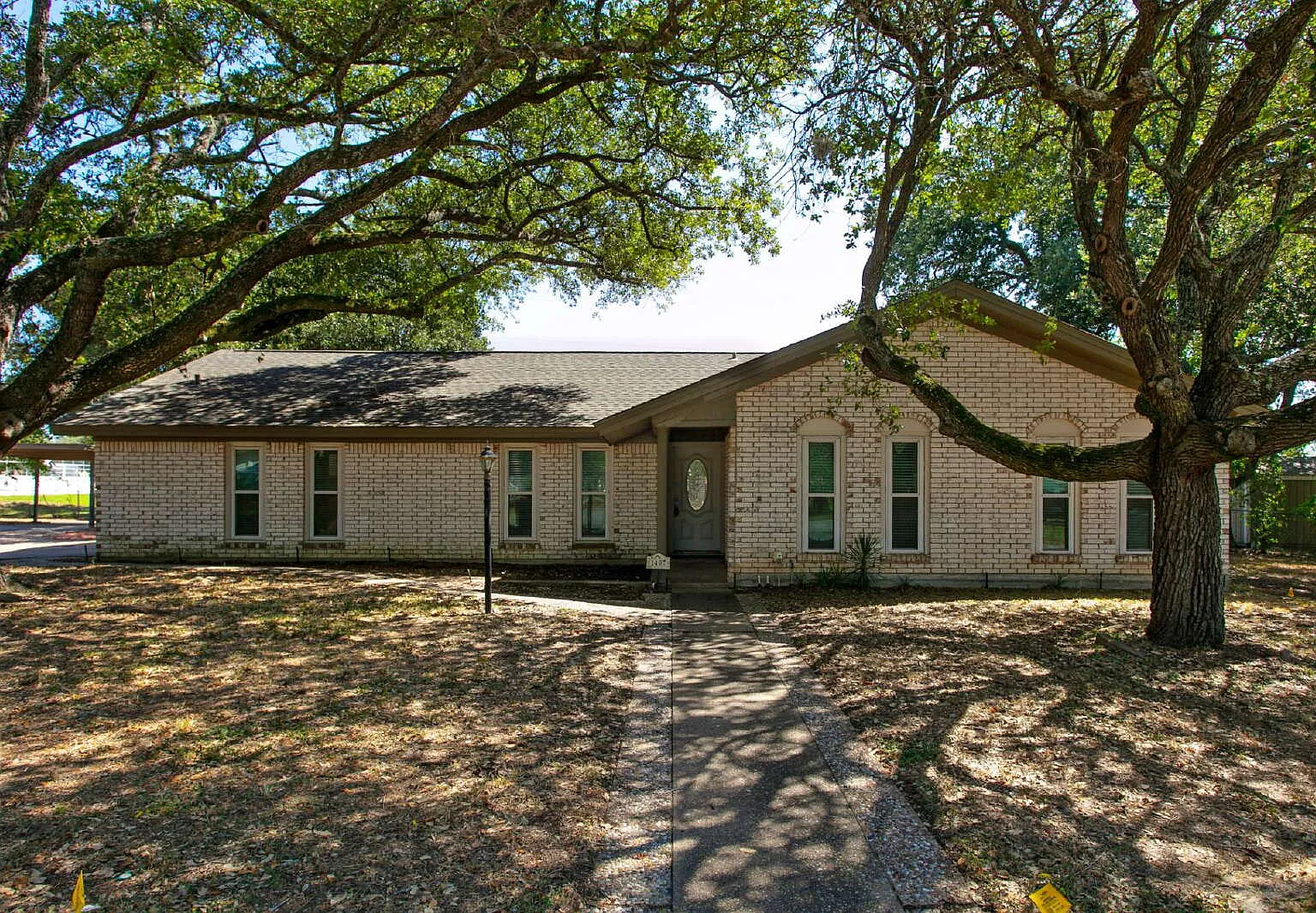 5 bed, 3.0 bath, 2148 sqft, $2,700 — Photo 1