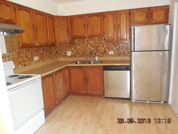 5th image of 18580 W Woodland Ter