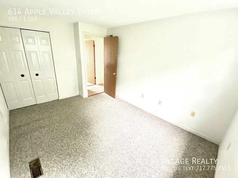 Roomy 3-bed townhome with garage in Dallastown School District! — Photo 4
