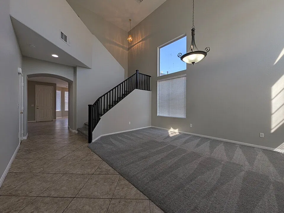 4 bed, 2.5 bath, 1969 sqft, $2,095 — Photo 3