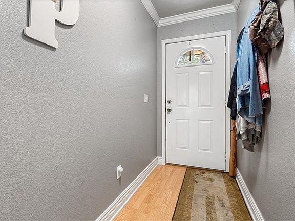 3rd image of 31 Headley Dr