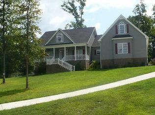 548 Red Fox Dr, Burns, TN 37029