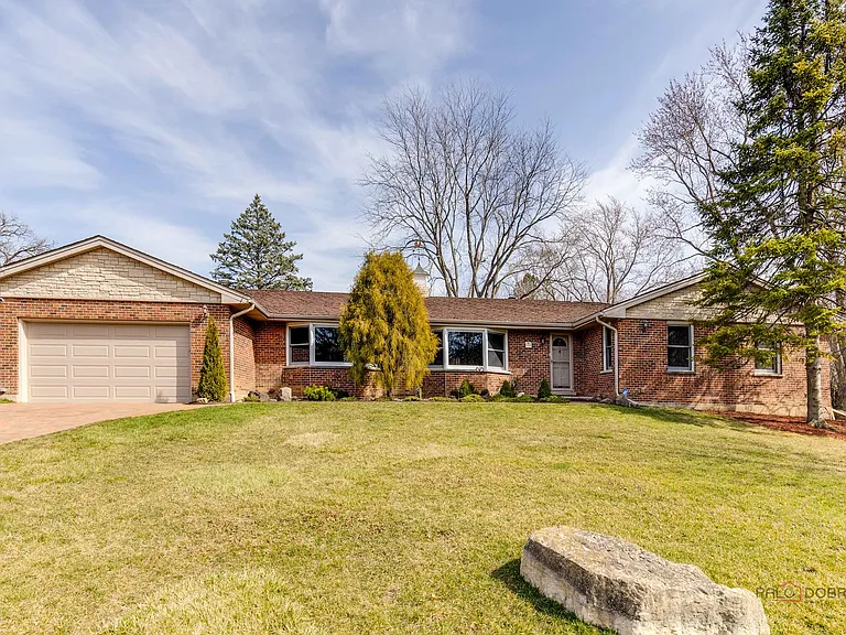 1447 Carol Ln — Photo 2