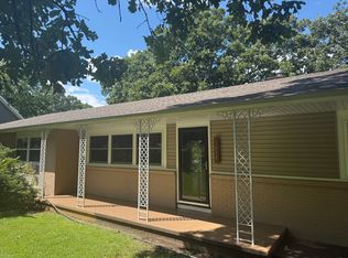 1411 N Viewpoint Dr, Fayetteville, AR 72701