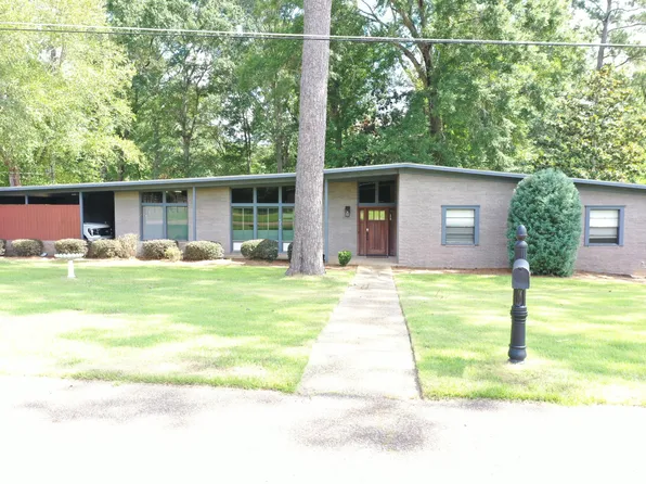 17 Glenwood Dr, Laurel, MS 39440