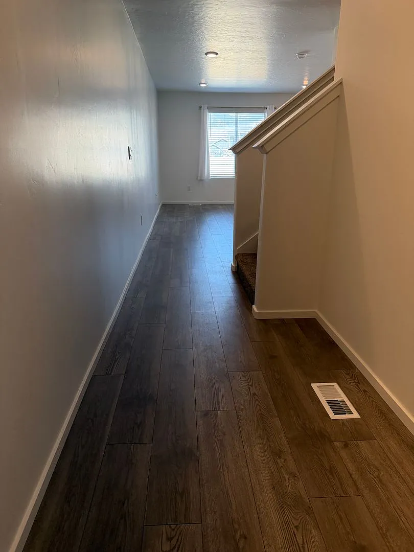 Beautiful, Like-New Townhome in Spanish Fork | 4 Bed, 3.5 Bath | Finished Basement with Kitchen |... — Photo 3