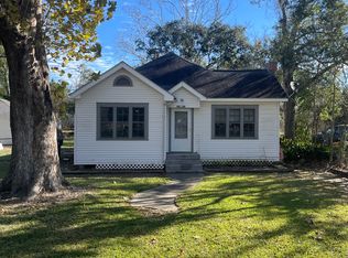 321 S Arcola St, Angleton, TX 77515