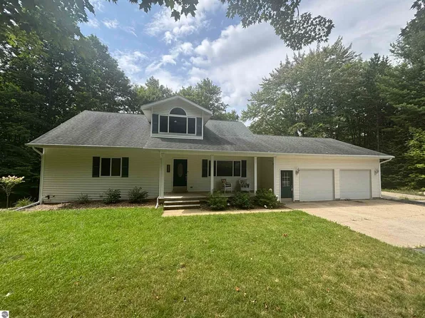 2940 Brown Fire Ln NW, Williamsburg, MI 49690