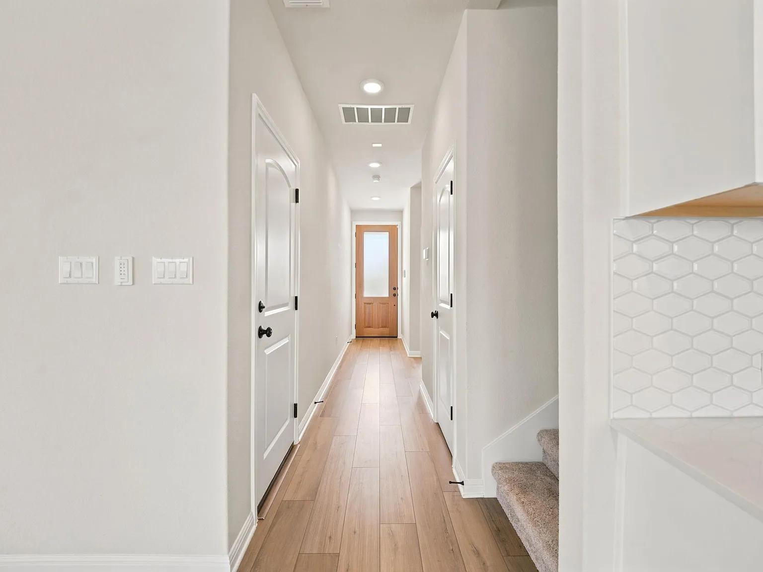 4 bed, 3.0 bath, 2295 sqft, $2,695 — Photo 4