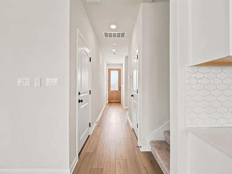 212 Swinging H Ln — Photo 4