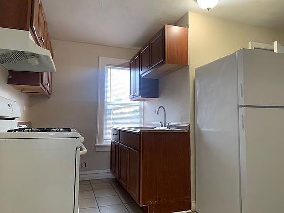 2nd image of 1533 Jackson St APT 2F