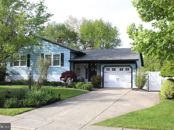 25 Knightswood Dr, Marlton, NJ 08053