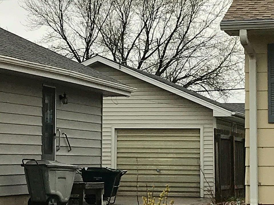 2nd image of 2324 Edward St