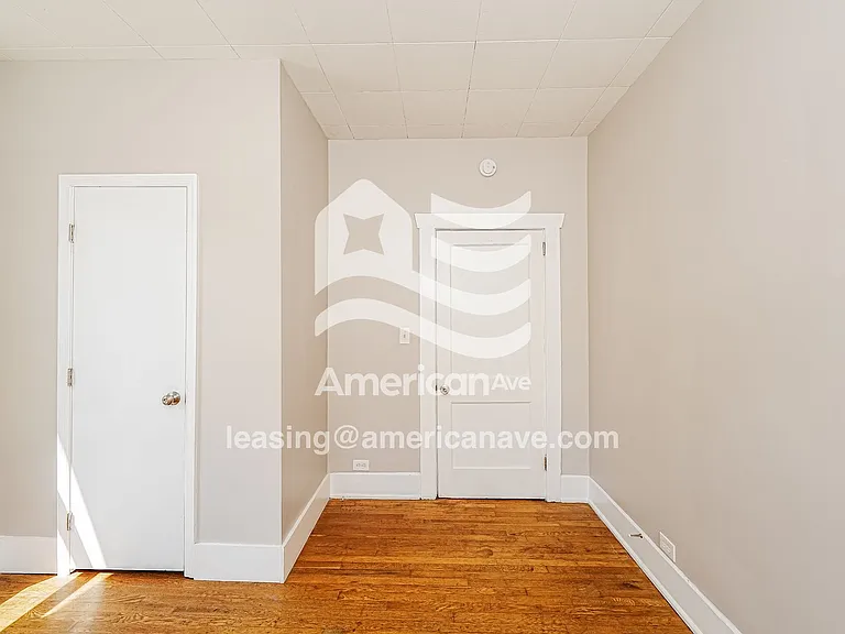 1537525_011_bedroom_12.jpg