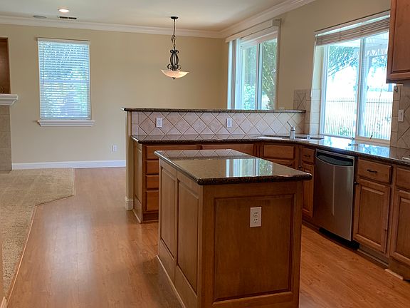 4th image of 342 Ironwood Cir