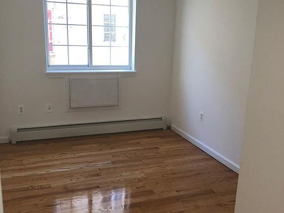 5th image of 1131 Forest Ave #1