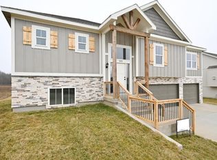 105 Johnson Cir, Dearborn, MO 64439