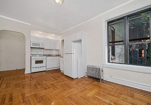 3rd image of 20 Laurel Hill Ter APT 6K
