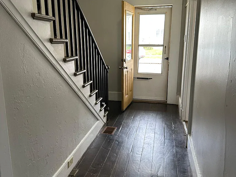 408 S 5th St — Photo 3