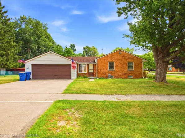 4040 Baybrook Dr, Waterford, MI 48329