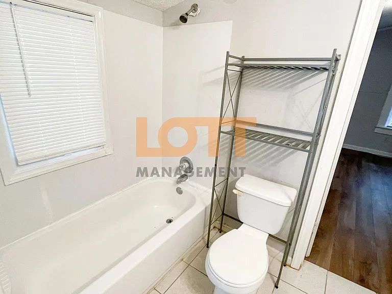310 Frank St — Photo 12