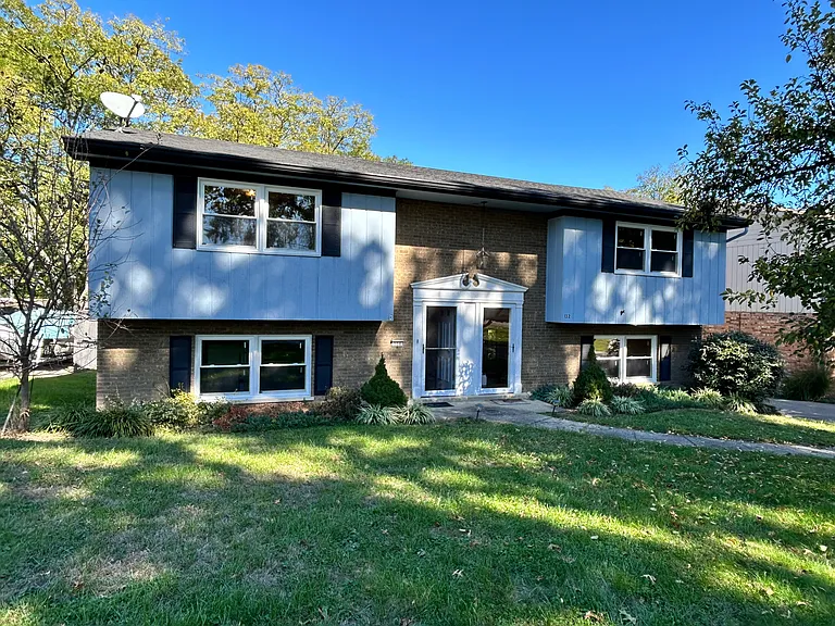 132 Kathleen Dr — Photo 1