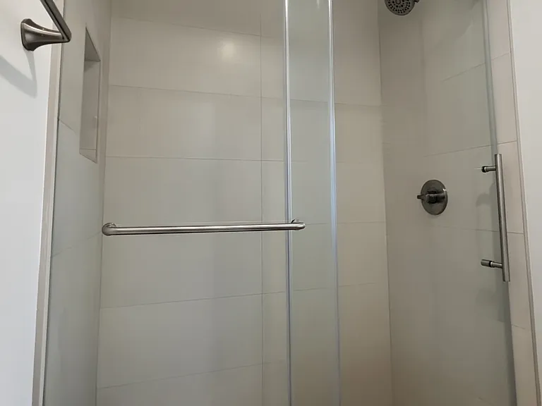 Bathroom/ Shower 2
