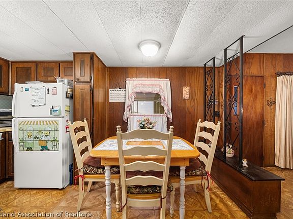5th image of 3232 New York Ave