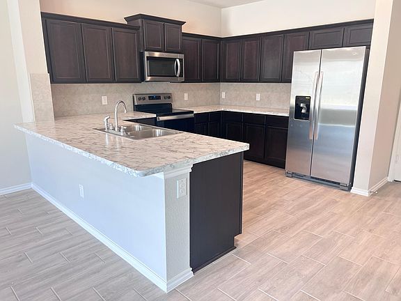 3rd image of 2824 Baneberry Ln